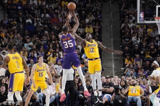 许多队员成 许多队员成