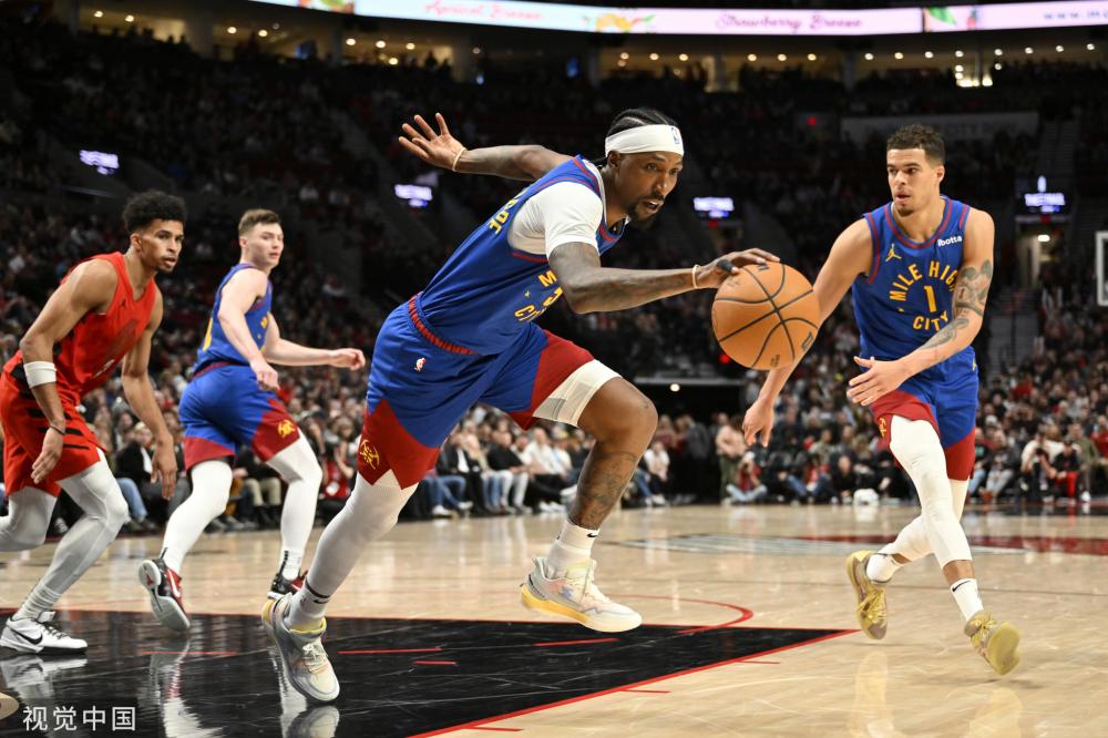 她会在更多 她会在更多