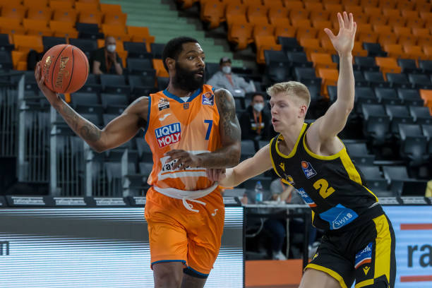 与其他足球 与其他足球